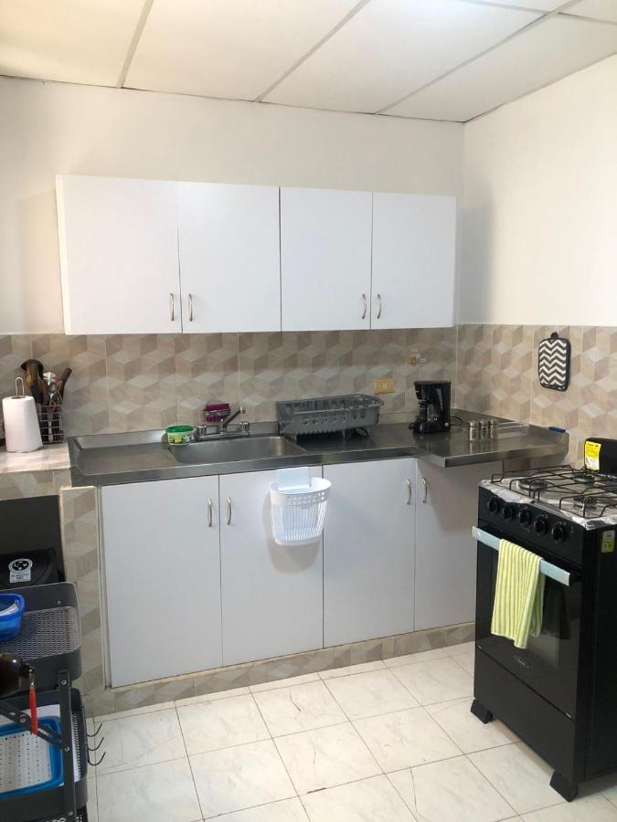 Habitaciones Independientes Cerca Al Aeropuerto 1 Cartagena Екстер'єр фото