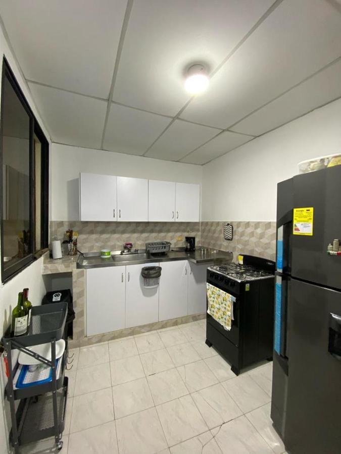 Habitaciones Independientes Cerca Al Aeropuerto 1 Cartagena Екстер'єр фото